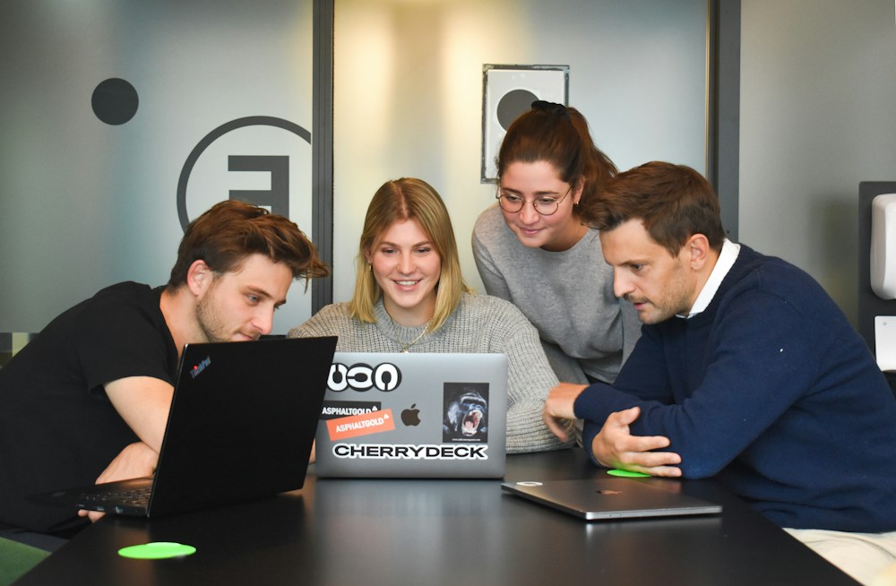 Office, Handel & Service · Symbolbild von Unsplash