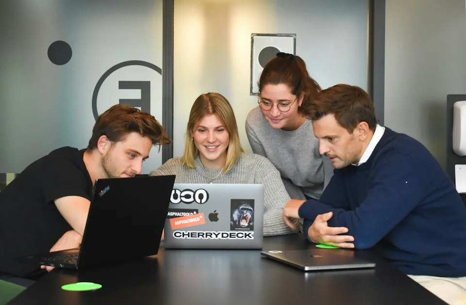 Office, Handel & Service · Symbolbild · Unsplash